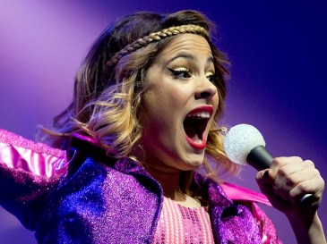 PRE-violetta.jpg_274898881